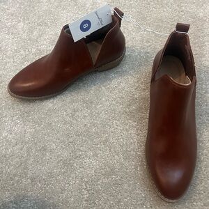 Cognac ankle booties